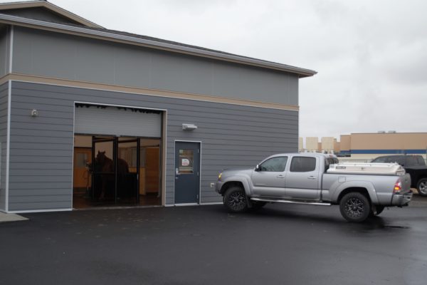 Equine entrance with ambulatory truck